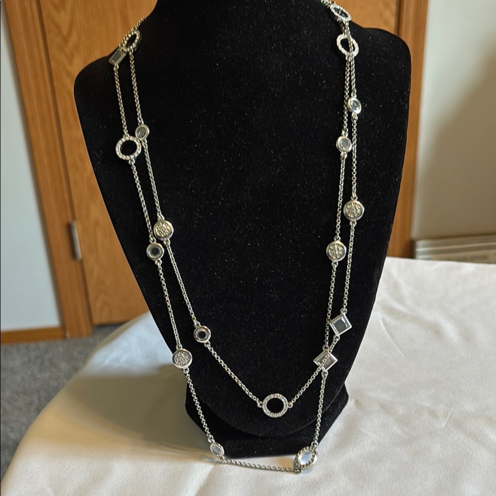 Elegant Silver Necklace with Geometric Accents